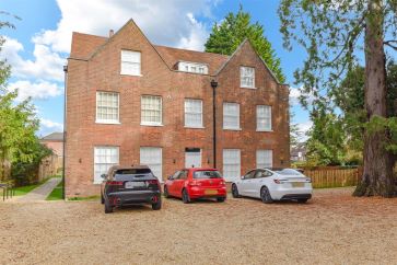 Property for Auction in Bedfordshire and Buckinghamshire - Flat 4, Wickham House, Cressex Road, High Wycombe, Buckinghamshire HP12 4FY