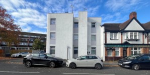 Property for Auction in London - 25A & 25B Clayponds Lane, Brentford, Hounslow, TW8 0BN