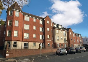 Property for Auction in London - 36 Roman Court, High Street, Edenbridge, Kent, TN8 5LW