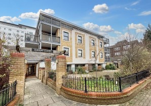 Property for Auction in London - Flat 9 Albany Court, Spring Grove, Kew Bridge, London, W4 3BF