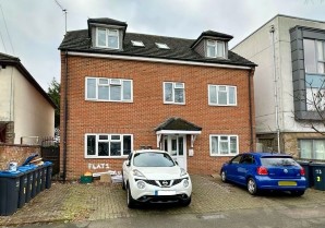 Property for Auction in London - Flat 4, 90 Meopham Road, Mitcham, Surrey, CR4 1BJ