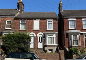 Property for Auction in London - 152 West Street, Dunstable, Bedfordshire, LU6 1NX