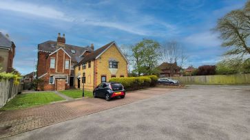 Property for Auction in Bedfordshire and Buckinghamshire - Flat 3, Spenser House, 145 Wendover Road, Aylesbury, Buckinghamshire HP21 9LL