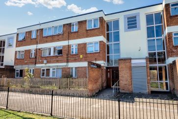 Property for Auction in South West - 89 Columbia Close, Gloucester, Gloucestershire GL1 3DQ