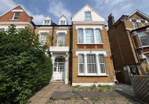 Property for Auction in London - Flat 3, 1B Montrell Road, Lambeth, London, SW2 4QD
