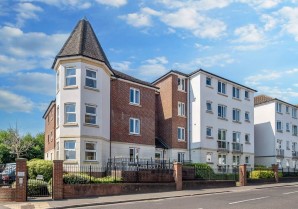 Property for Auction in London - Flat 36 Kingsley Court, Windsor Way, Aldershot, Hampshire, GU11 1HZ