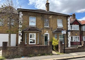 Property for Auction in London - Flat F, 28 Hibernia Road, Hounslow, Middlesex, TW3 3RY
