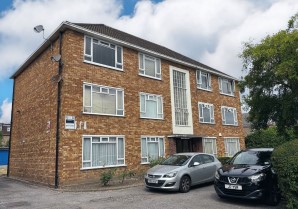Property for Auction in London - Flat 14 Windsor Court, Friern Barnet Lane, Friern Barnet, London, N11 3LY