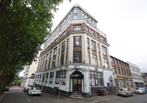 Property for Auction in London - Flat 3 Hatton Place, 118 Midland Road, Luton, Bedfordshire, LU2 0FB