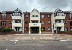 Property for Auction in London - Flat 24 Eaton Court, 126 Edgware Way, Edgware, Middlesex, HA8 8JZ