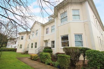 Property for Auction in South West - Flat 15, Grosvenor Court, 19 Grosvenor Road, Paignton, Devon TQ4 5AZ