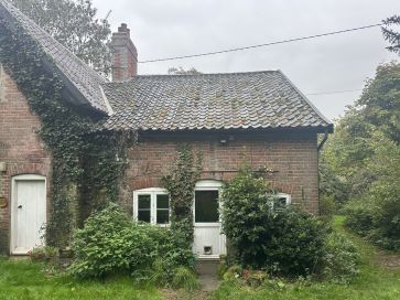 Property for Auction in East Anglia - 2 Beck Cottages, Pulham Road, Starston, Harleston, Norfolk IP20 9NR