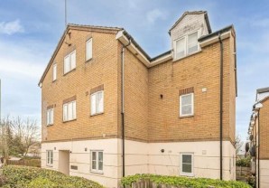 Property for Auction in London - 8 Dover Close, Cricklewood, London, NW2 1AQ