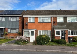 Property for Auction in London - 46 Salters Way, Dunstable, Bedfordshire, LU6 1BT