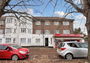 Property for Auction in London - 10 Lampton Court, Lampton Road, Hounslow, Middlesex, TW3 4EU