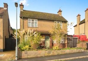 Property for Auction in London - 23A Belmont Road, Hemel Hempstead, Hertfordshire, HP3 9NZ