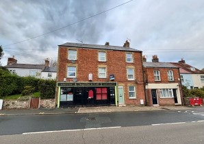Property for Auction in Sussex & Hampshire - 44B Carisbrooke High Street, Newport, Isle Of Wight, PO30 1NR