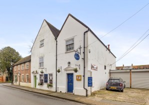 Property for Auction in Sussex & Hampshire - Flat 2, 4 Guildhall Street, Chichester, PO19 1NJ