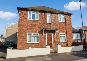 Property for Auction in London - 120A Parchmore Road, Thornton Heath, Surrey, CR7 8LX