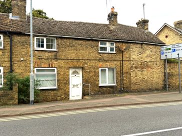 Property for Auction in East Anglia - Flat 2, 2 Cromwell Walk, Huntingdon, Cambridgeshire PE29 3HN