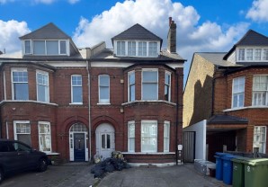 Property for Auction in London - Top Floor Flat, 302 Lordship Lane, London, Southwark, SE22 8LY