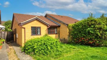 Property for Auction in Bedfordshire and Buckinghamshire - 15 Belvoir Walk, Bedford, Bedfordshire MK41 8LF