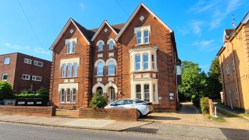 Property for Auction in Bedfordshire and Buckinghamshire - Flat B, 55 Shakespeare Road, Bedford, Bedfordshire MK40 2DX