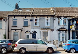 Property for Auction in London - 122A Luton Road, Chatham, Kent, ME4 5AD
