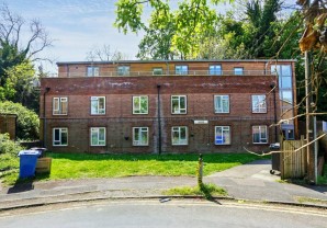 Property for Auction in London - 3 Henley Lodge, Courtlands, Maidenhead, Berkshire, SL6 2PT
