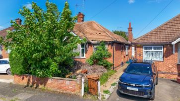 Property for Auction in Northamptonshire - 7 Cameron Crescent, Northampton, Northamptonshire NN5 5PD