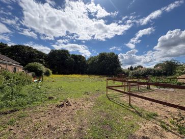 Property for Auction in Hull & East Yorkshire - Land lying to the South East of Goole Road, Hook, Goole, East Yorkshire, DN14 5NG