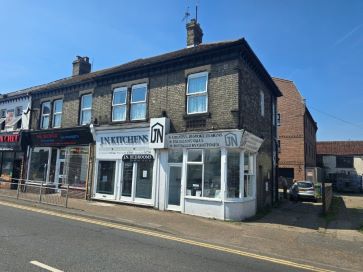 Property for Auction in East Anglia - 12, 12a, 12b Bridge Road, Great Yarmouth, Norfolk NR31 0HU