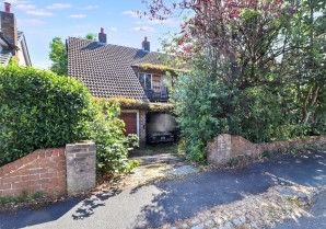 Property for Auction in London - 8 Far View Crescent, Huddersfield, West Yorkshire, HD5 8ER
