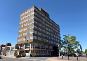 Property for Auction in London - 31 Priory Heights, Church Street, Dunstable, Bedfordshire, LU5 4RQ