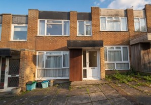 Property for Auction in London - 31 Deepfield Way, Coulsdon, Surrey, CR5 2SZ