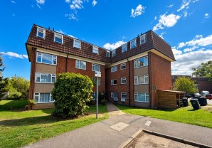 Property for Auction in London - 30 Lambs Close, Cuffley, Potters Bar, Hertfordshire, EN6 4HD