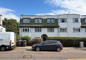 Property for Auction in London - 33 Manor Court, York Way, Whetstone, London, N20 0DR