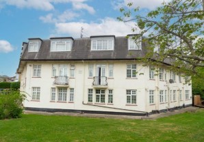 Property for Auction in London - Flat 2 Ranelagh Court, Glendale Avenue, Edgware, Middlesex, HA8 8HP