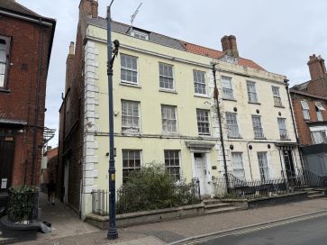 Property for Auction in East Anglia - Flat 1, 43 King Street, Great Yarmouth, Norfolk NR30 2PN