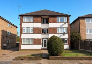 Property for Auction in London - Flat 4 Wendover House, 141 Palmerston Road, Wood Green, London, N22 8QY