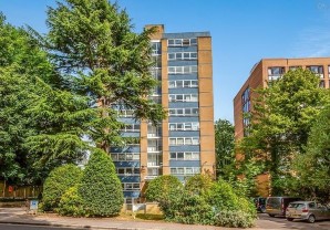 Property for Auction in London - Flat 30 Hilltop House, 117 Hornsey Lane, Highgate, London, N6 5NW